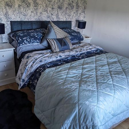 Cosy Cottage With Sea & Mountain Views คาร์นโลห์ ภายนอก รูปภาพ