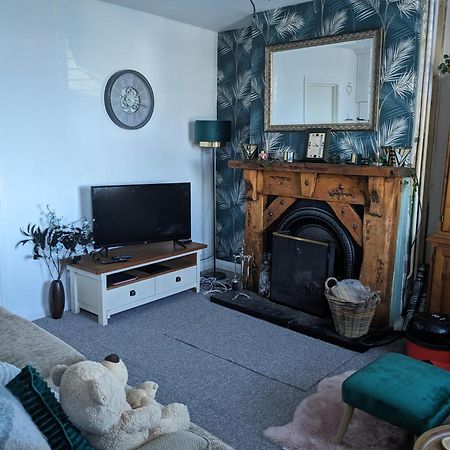 Cosy Cottage With Sea & Mountain Views คาร์นโลห์ ภายนอก รูปภาพ